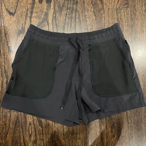 lululemon shorts black size 6